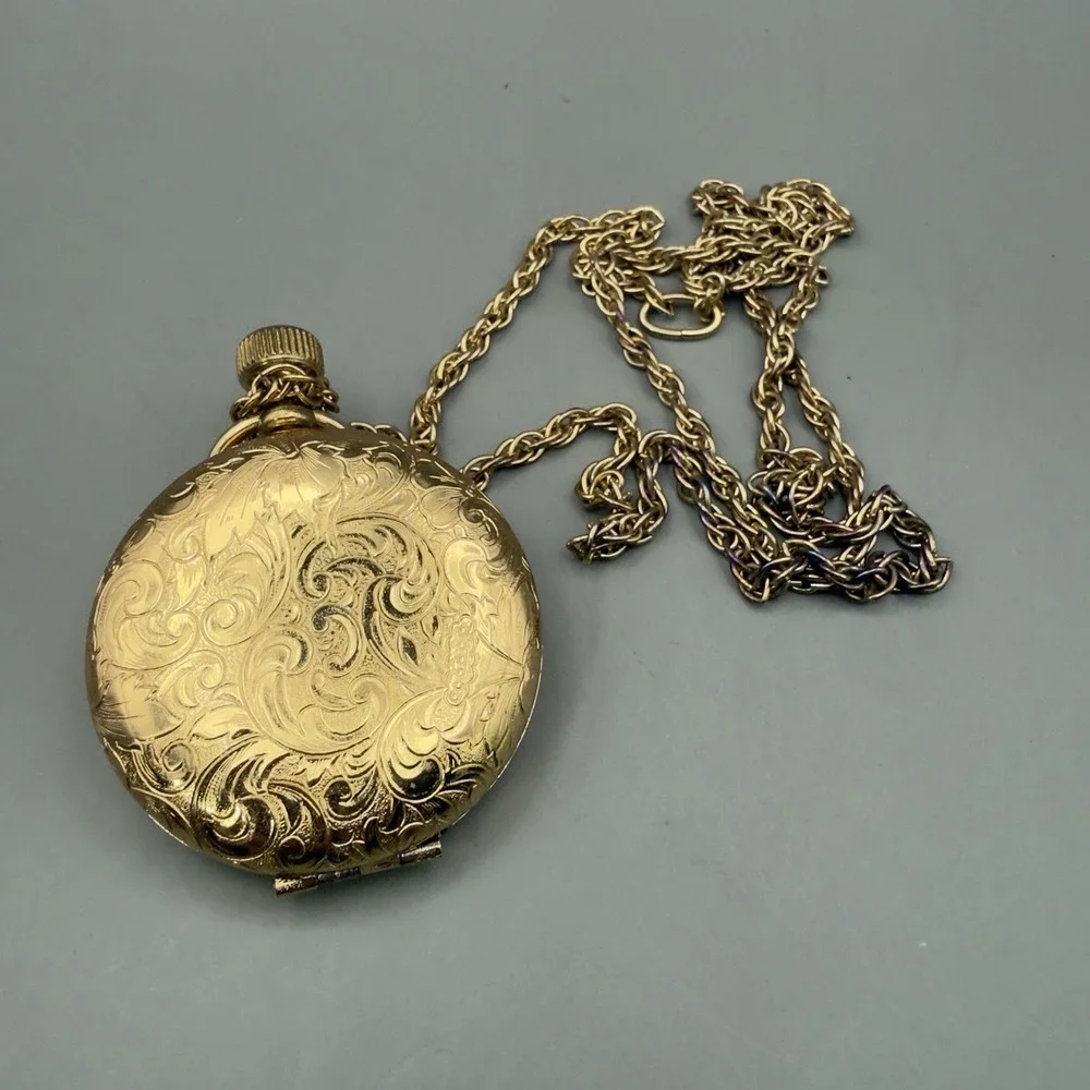 Estee Lauder Pocket Watch Compact Necklace Gold Tone Floral Scroll Face Powder